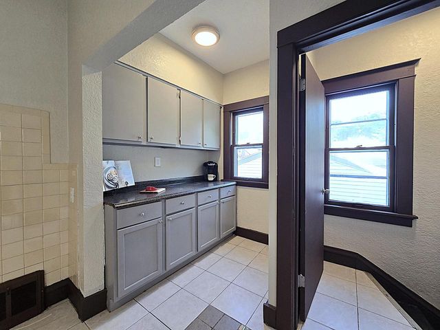 2808 N 37th STREET, Milwaukee, WI 53210