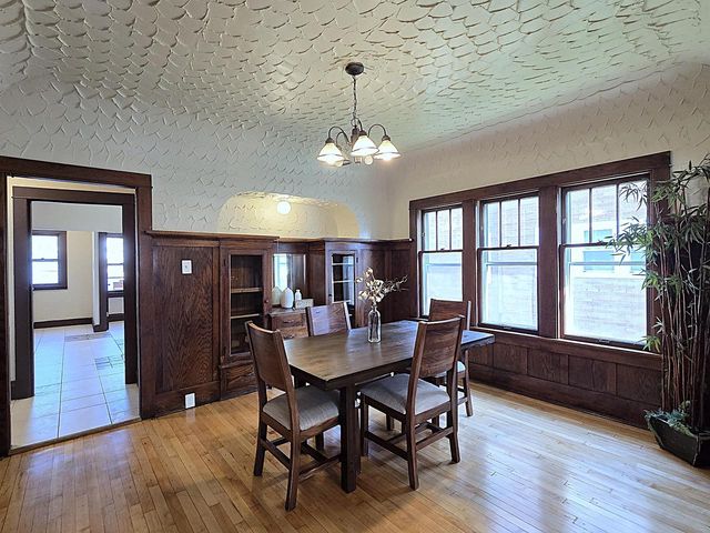 2808 N 37th STREET, Milwaukee, WI 53210
