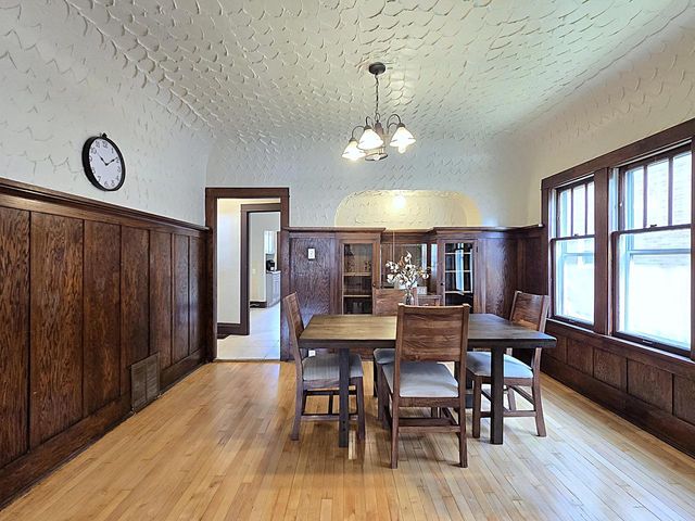 2808 N 37th STREET, Milwaukee, WI 53210