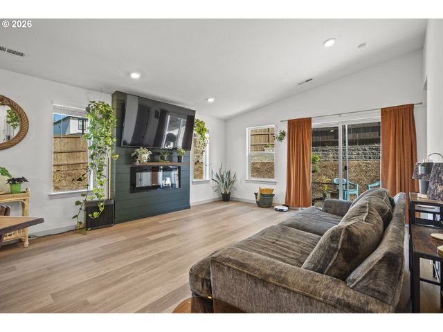1419 W 16TH Cir, La Center, WA 98629