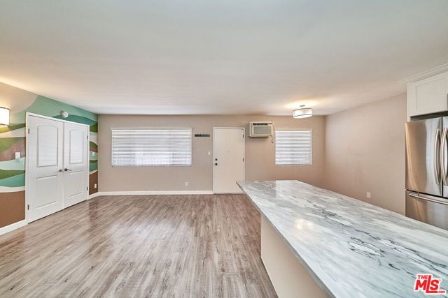 6520 Shirley Avenue 14, Reseda (los Angeles), CA 91335