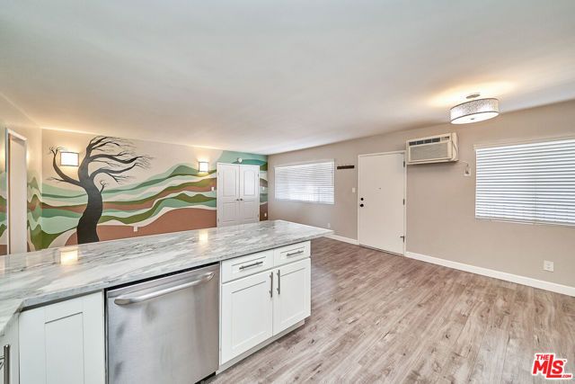 6520 Shirley Avenue 14, Reseda (los Angeles), CA 91335