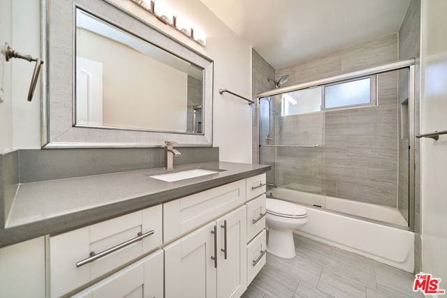 6520 Shirley Avenue 14, Reseda (los Angeles), CA 91335