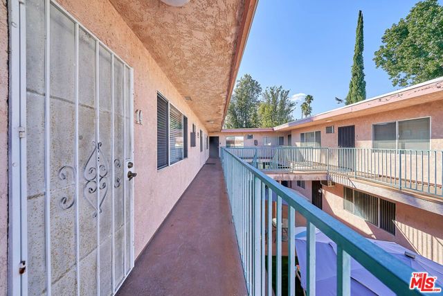 6520 Shirley Avenue 14, Reseda (los Angeles), CA 91335