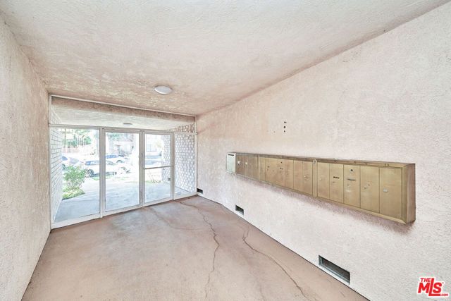 6520 Shirley Avenue 14, Reseda (los Angeles), CA 91335