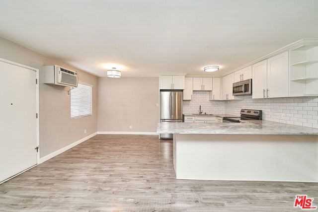 6520 Shirley Avenue 14, Reseda (los Angeles), CA 91335