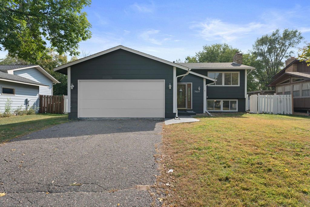 7409 74th Avenue N, Brooklyn Park, MN 55428