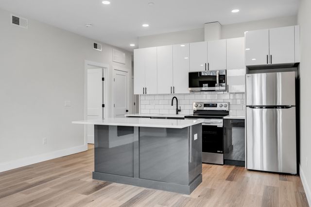 63 Belgrade Ave 107, Boston, MA 02131