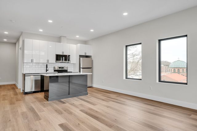 63 Belgrade Ave 107, Boston, MA 02131