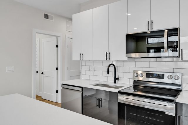 63 Belgrade Ave 107, Boston, MA 02131
