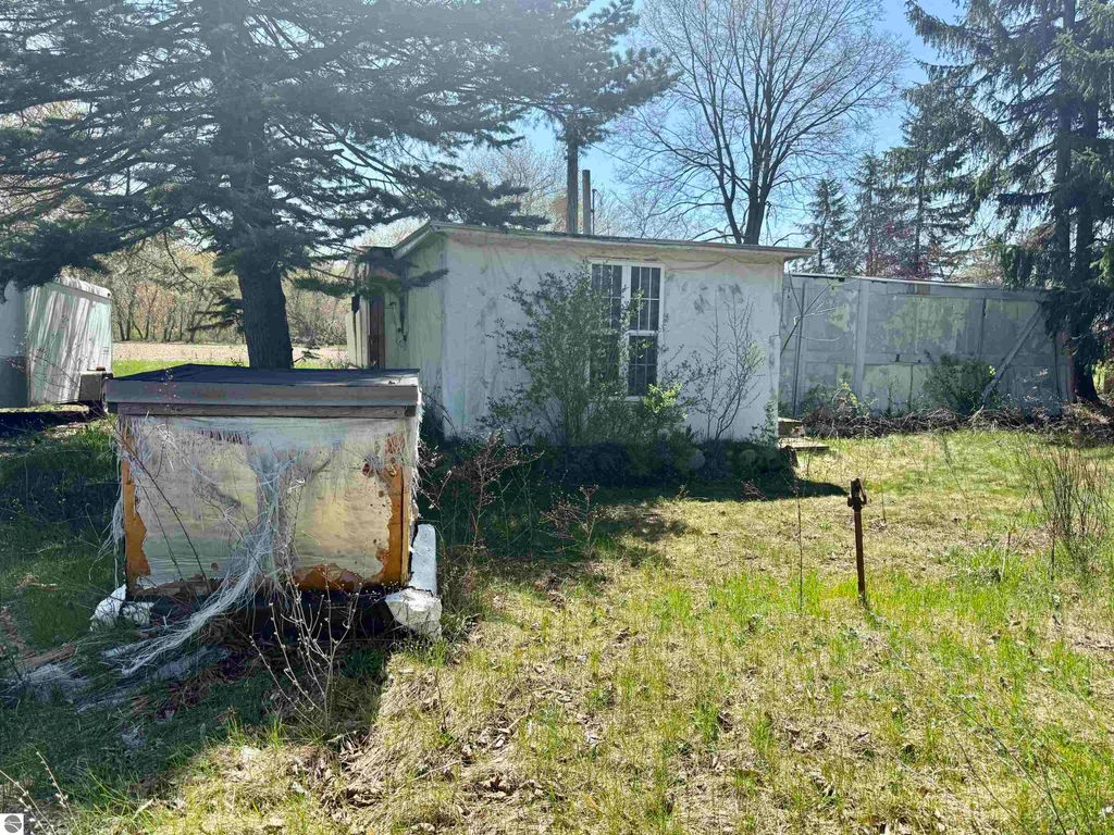 Image 2 of property listing at 11000 Riverside Drive, St Louis, MI 48880