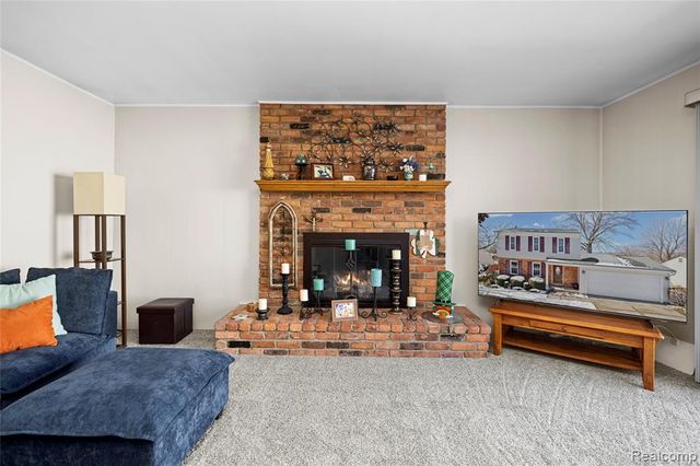 1999 Windingway Drive, Wixom, MI 48393