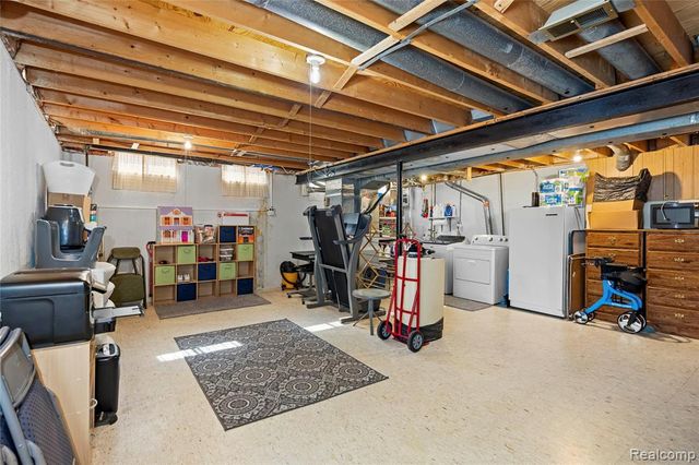 1999 Windingway Drive, Wixom, MI 48393