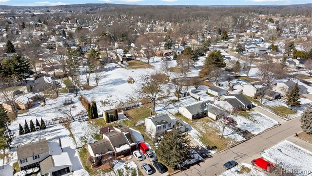 1999 Windingway Drive, Wixom, MI 48393