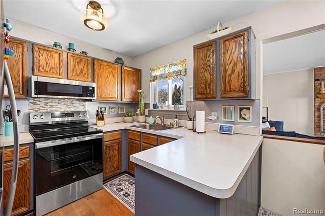 1999 Windingway Drive, Wixom, MI 48393