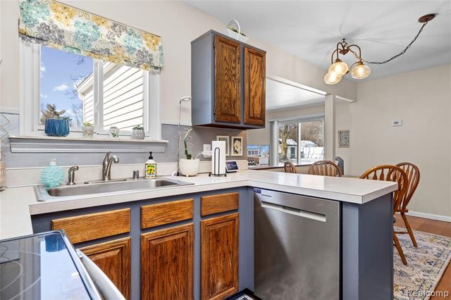 1999 Windingway Drive, Wixom, MI 48393