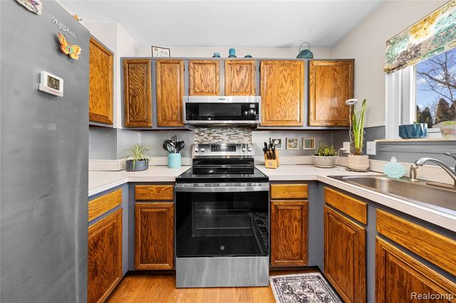 1999 Windingway Drive, Wixom, MI 48393