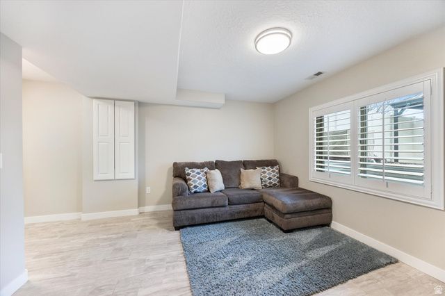 5751 W EARLY DAWN DR, West Jordan, UT 84081