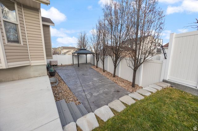 5751 W EARLY DAWN DR, West Jordan, UT 84081