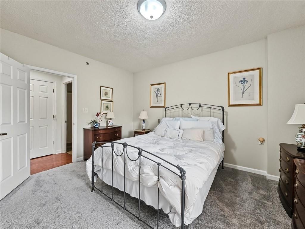 Image 11 of property listing at 1800 Clairmont Lk A703, Decatur, GA 30033