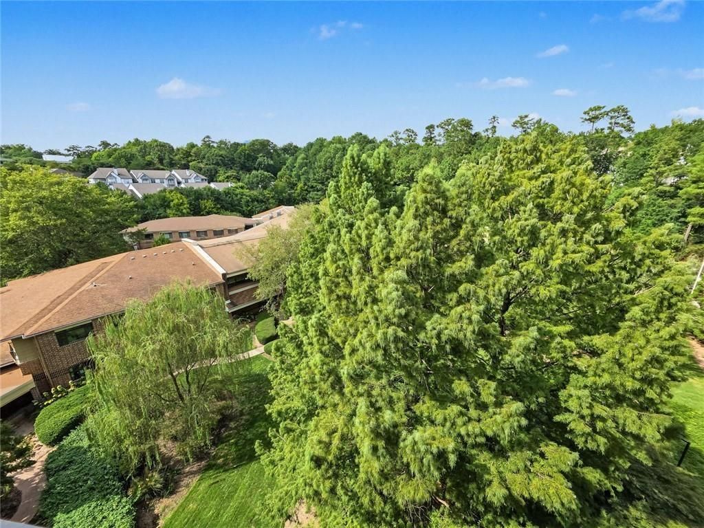 Image 14 of property listing at 1800 Clairmont Lk A703, Decatur, GA 30033