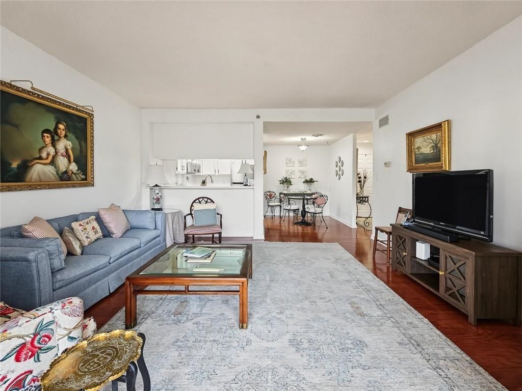 Image 2 of property listing at 1800 Clairmont Lk A703, Decatur, GA 30033