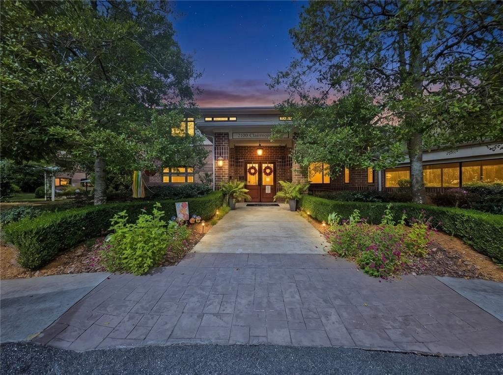 Image 23 of property listing at 1800 Clairmont Lk A703, Decatur, GA 30033