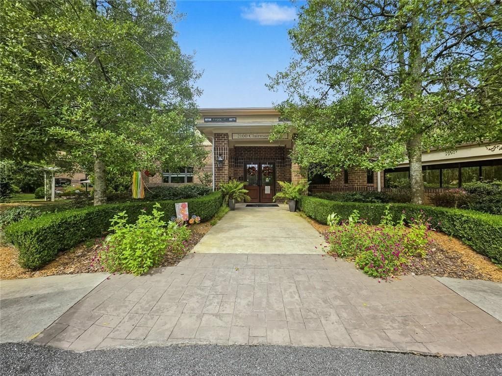 Image 24 of property listing at 1800 Clairmont Lk A703, Decatur, GA 30033