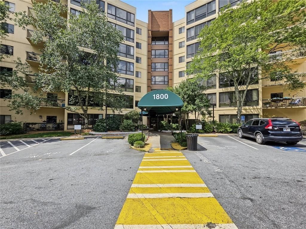 Image 25 of property listing at 1800 Clairmont Lk A703, Decatur, GA 30033