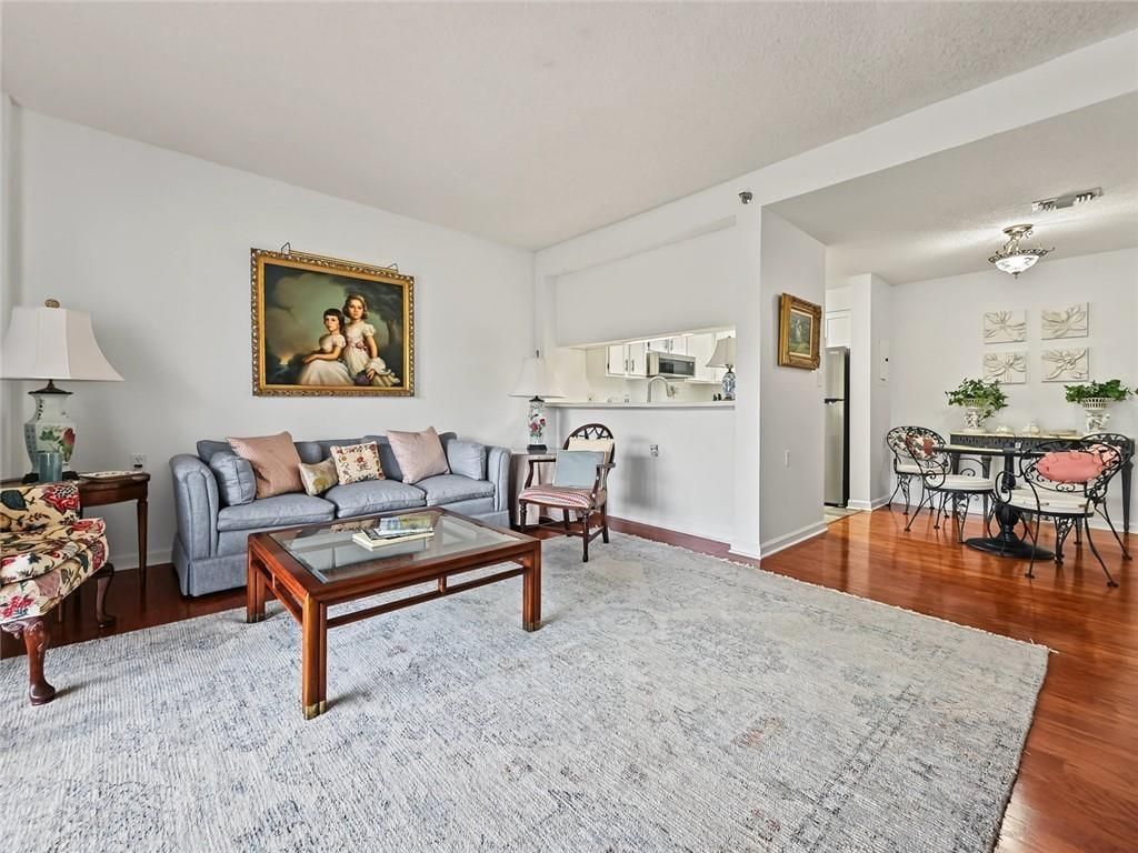 Image 3 of property listing at 1800 Clairmont Lk A703, Decatur, GA 30033