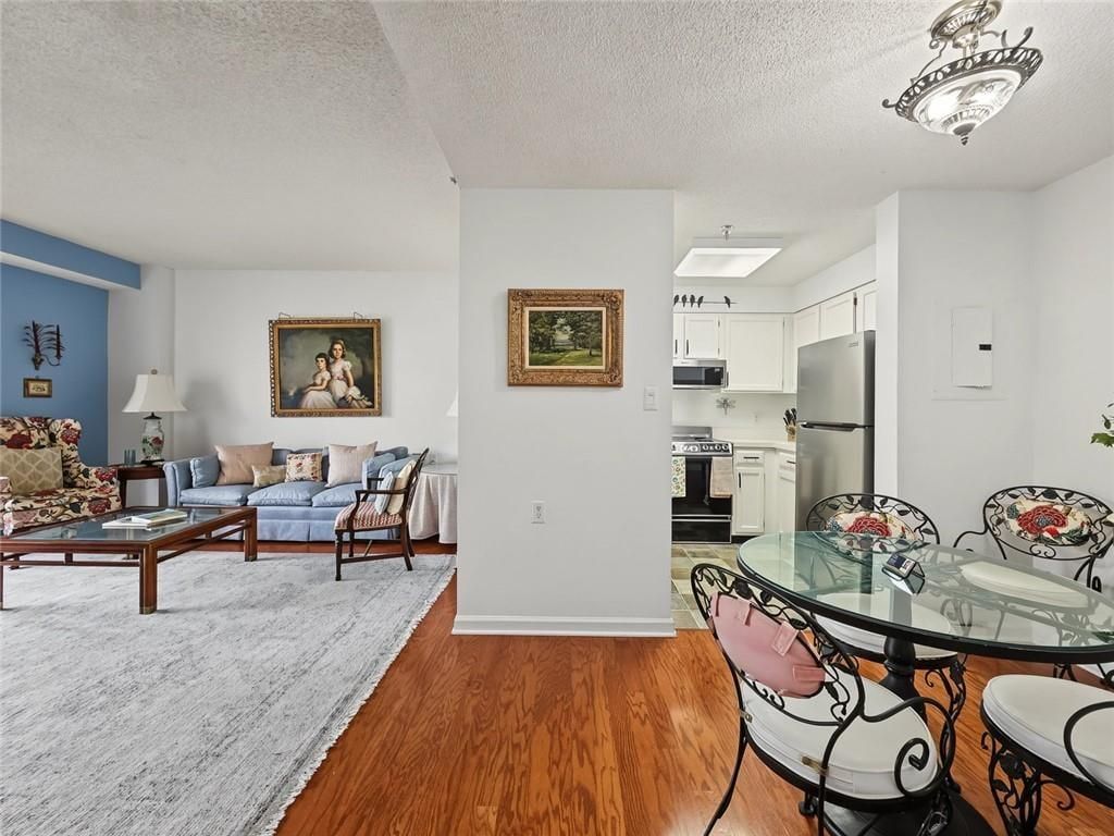 Image 4 of property listing at 1800 Clairmont Lk A703, Decatur, GA 30033