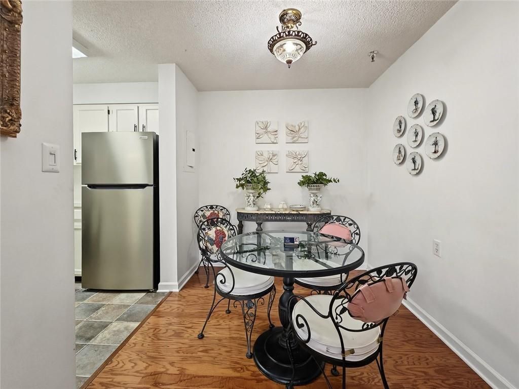Image 5 of property listing at 1800 Clairmont Lk A703, Decatur, GA 30033