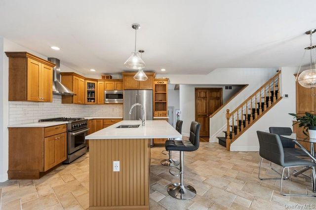 27 Delaware Avenue, Jericho, NY 11753