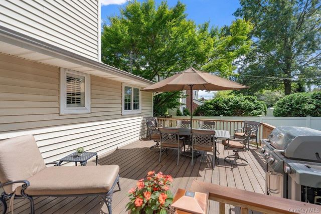 27 Delaware Avenue, Jericho, NY 11753