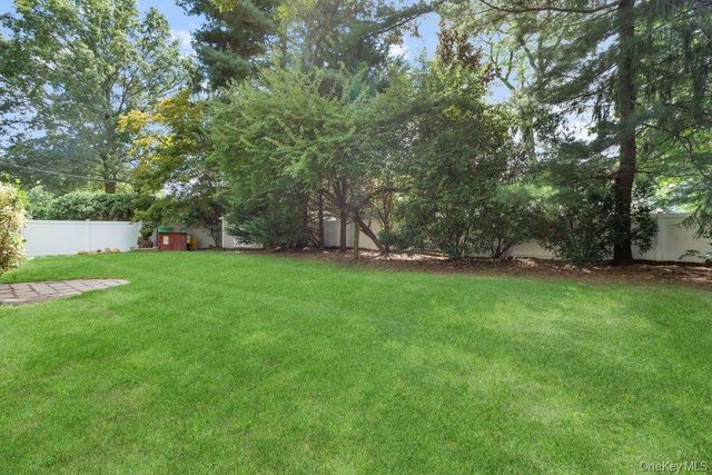 27 Delaware Avenue, Jericho, NY 11753