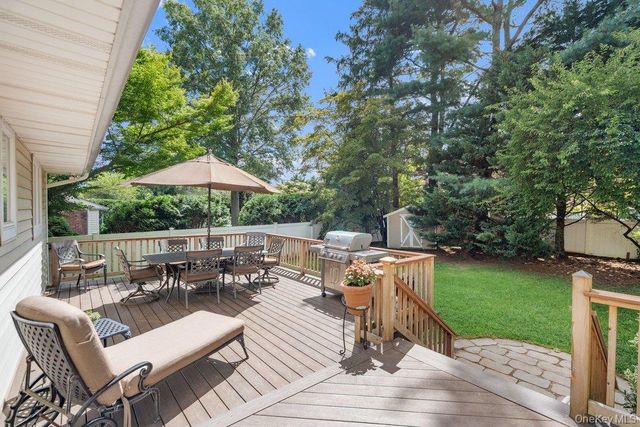 27 Delaware Avenue, Jericho, NY 11753