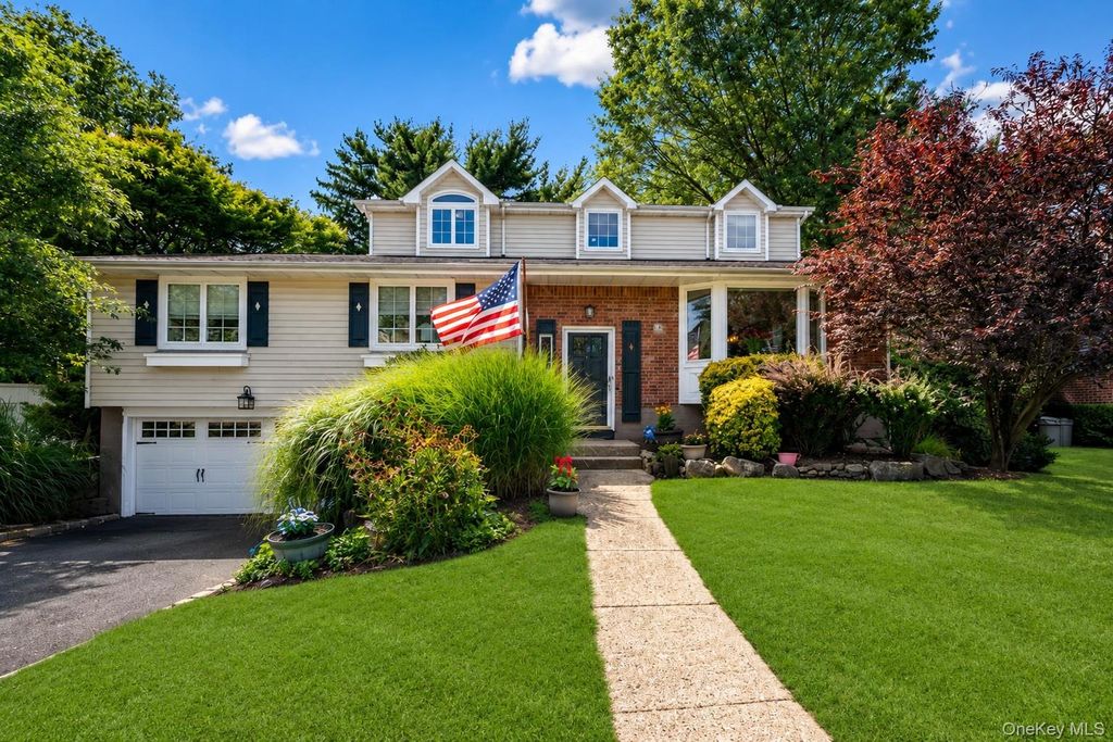 27 Delaware Avenue, Jericho, NY 11753 — photo 3
