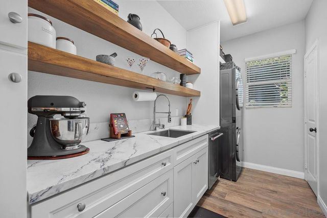 4670 Meadow Dr, Carlsbad, CA 92010