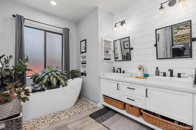 4670 Meadow Dr, Carlsbad, CA 92010