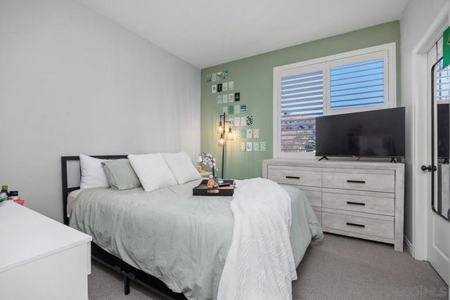 4670 Meadow Dr, Carlsbad, CA 92010
