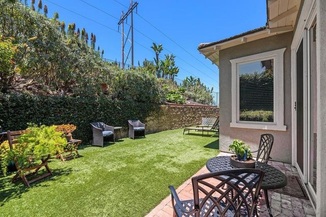4670 Meadow Dr, Carlsbad, CA 92010