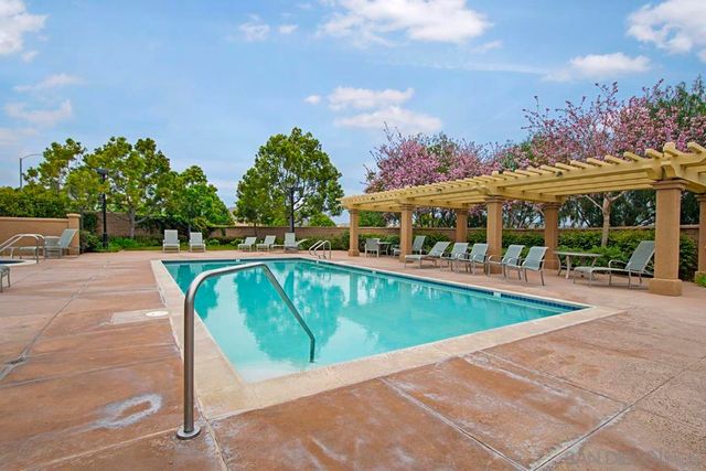 4670 Meadow Dr, Carlsbad, CA 92010
