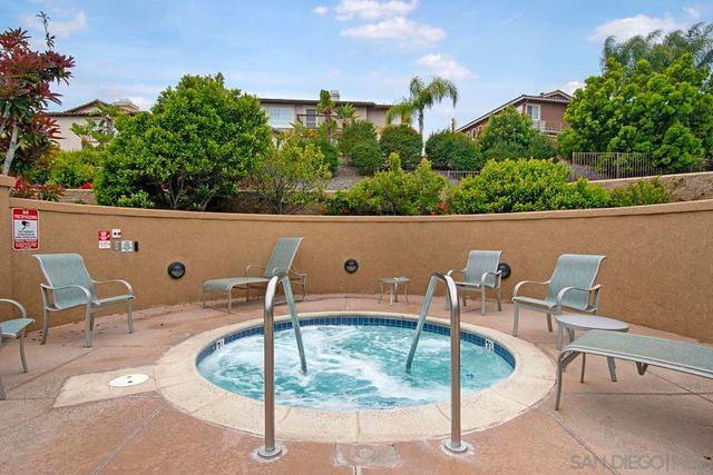 4670 Meadow Dr, Carlsbad, CA 92010
