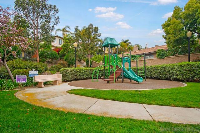 4670 Meadow Dr, Carlsbad, CA 92010