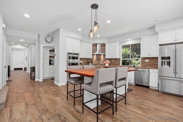 4670 Meadow Dr, Carlsbad, CA 92010