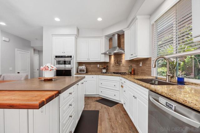 4670 Meadow Dr, Carlsbad, CA 92010