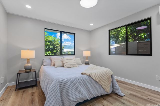 427 Kekupua Street, Honolulu, HI 96825