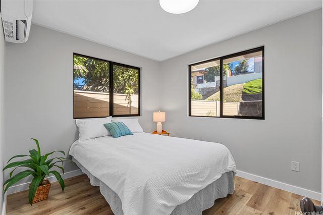 427 Kekupua Street, Honolulu, HI 96825