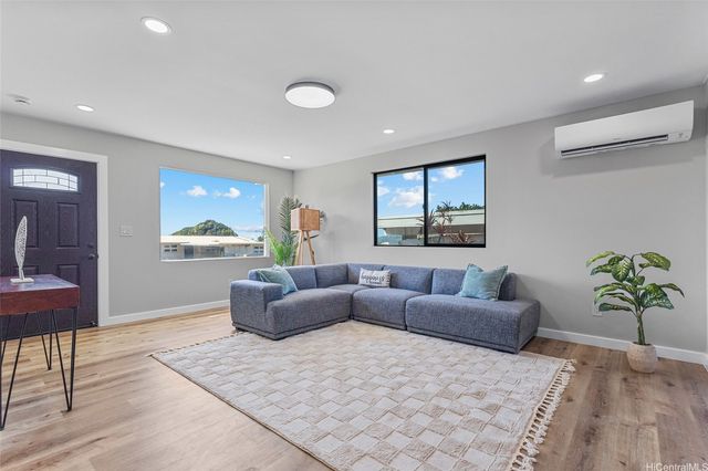 427 Kekupua Street, Honolulu, HI 96825