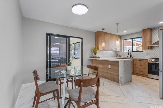 427 Kekupua Street, Honolulu, HI 96825